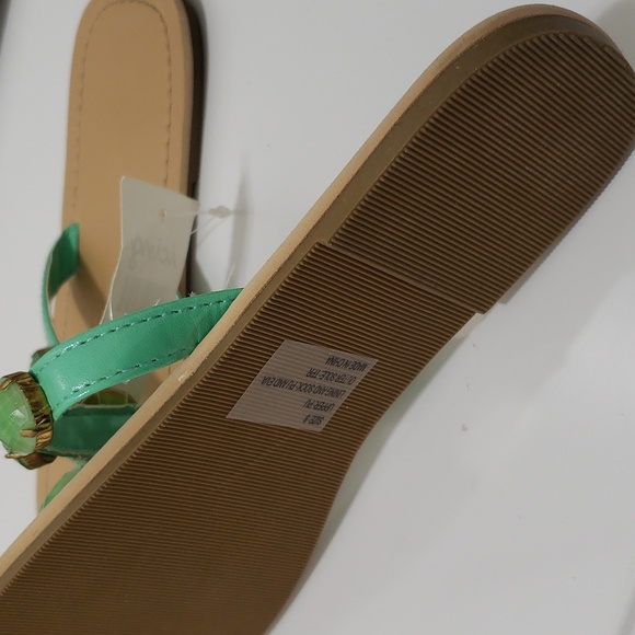 NWT Fun and Super Cute Womens Icing Rhinestone Flip Flop Sandals - Picture 3 of 5